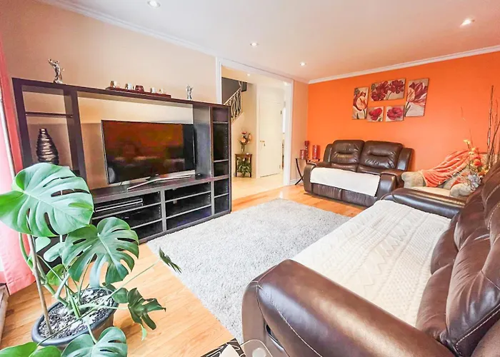 Spacious House Near Downtown Mtl